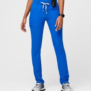 FIGS Yola Skinny Petite Scrub Pants in Royal Blue 🩺